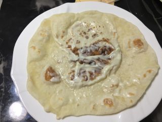 20、改良版蔬菜肉卷饼,卷饼上涂沙拉酱