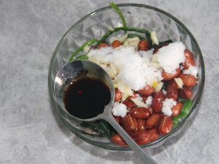 12、果仁菠菜,半勺酱油