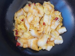10、素菜也疯狂～醋溜白菜,翻炒均匀
