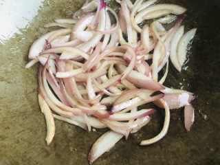 13、肥牛饭,少许油炒洋葱,变软后放肥牛和酱汁