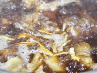 11、陈皮糖醋排骨,大火煮沸转小火，慢炖30分钟，炖至汤汁收干