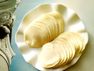 1、香脆饺子皮葱油饼,一袋饺子皮备用