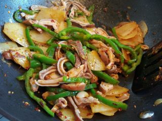 10、麻辣炒猪肚, 倒入猪肚