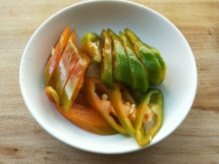 4、酱爆鱿鱼/鱿鱼圈,青椒。