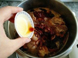 11、东北大酱骨,酱油。