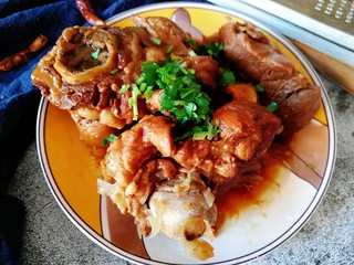 14、东北大酱骨,最后撒一点点香菜提味哦~