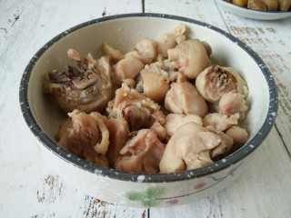 5、红烧鸡块,再次清洗干净，控水备用