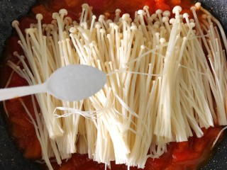 13、番茄金针菇,加金针菇，再加少许盐