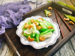 15、#感恩节食谱# 西芹百合炒腰果,成品图