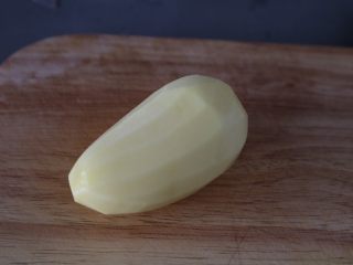 5、尖椒土豆片,土豆去皮