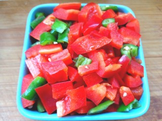 4、山椒孜然炒鸡胗子,切成丁