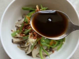 10、手撕杏鲍菇,加适量生抽