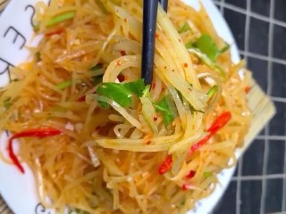 11、炝拌土豆丝,成品图