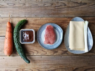 1、京酱肉丝,准备食材。