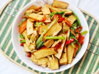 10、美食丨超级无敌下饭家常菜 芹菜香干&nbsp;～,开吃啦！