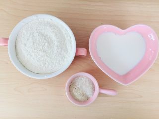 1、奶香小馒头,准备好所有食材。