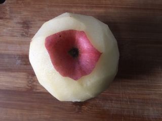 2、苹果饼,苹果去皮