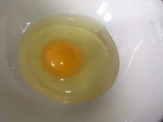 5、苹果饼,准备一个鸡蛋