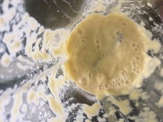 7、苹果饼,启动搅拌机搅打细腻，记得不用加水哦