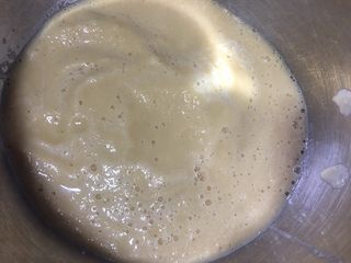 8、苹果饼,这样子细腻的糊状就可倒出