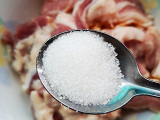 8、年味～简版粉蒸肉,加入白糖