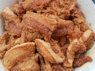 12、年味～简版粉蒸肉,用手搅拌均匀