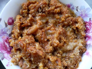 15、年味～简版粉蒸肉,放入蒸锅中大火烧开小火蒸制2小时