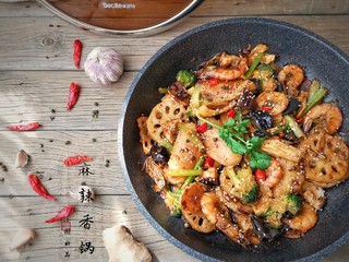 23、麻辣香锅——麻辣界的扛把子,麻辣鲜香,吃到最后也不会感觉腻哦!