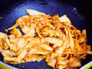 10、孜然杏鲍菇,翻炒均匀