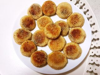 22、麻香豆沙糯米饼,麻香豆沙糯米饼出锅了~