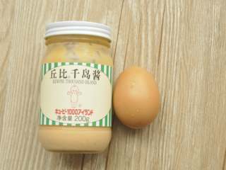 10、做饼+法式鲜虾芦笋烘饼,鸡蛋煮熟，千岛酱备用。