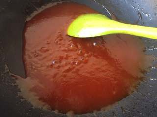 12、糖醋里脊,中火炒至汤汁比较粘稠