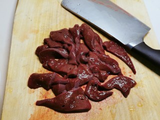 5、猪肝菠菜汤,切片