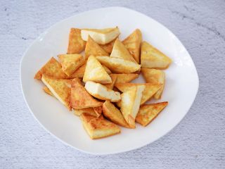 5、家常炒豆腐,盛出备用
