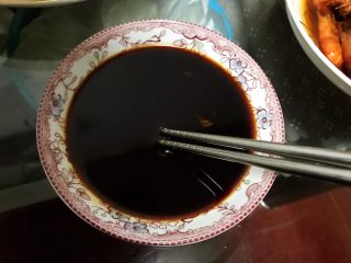 6、秋葵拌三文鱼,挤入少许青芥末，拌匀