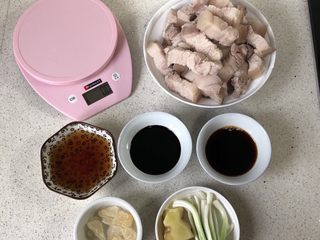 2、秘制红烧肉-“米饭杀手”,其他材料备好