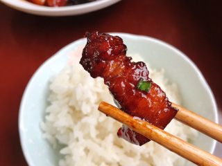 10、秘制红烧肉-“米饭杀手”,肥瘦相间，切的又小，一口一个好过瘾????