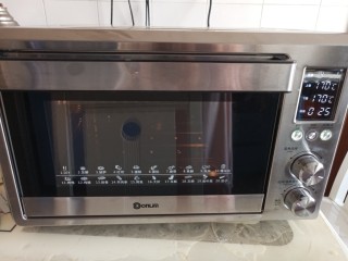 9、牙签肉烤箱版,烤箱170度预热