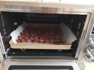 11、牙签肉烤箱版,放入烤箱