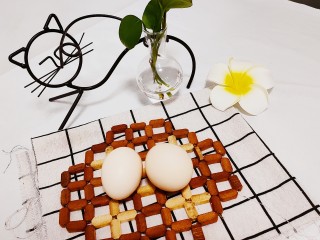 4、虾仁跑蛋,准备两个鸡蛋