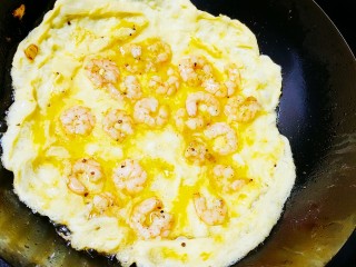 11、虾仁跑蛋,晃至鸡蛋液煎熟