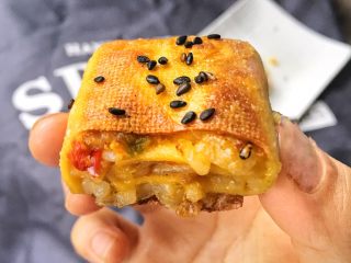 17、香脆黄金豆皮卷,细节,咬一口,香、脆、鲜。