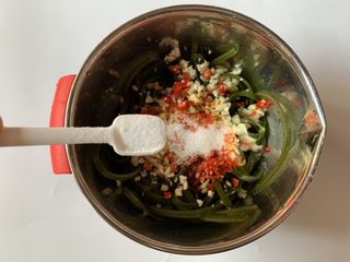 13、凉拌海带丝,加盐