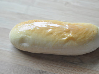 13、肉松面包,表面刷上蛋黄沙拉酱