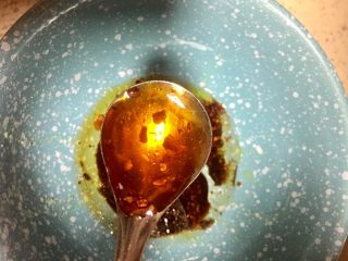 9、#重庆地方特色#重庆麻辣炸酱面,再加一勺油辣子的红油