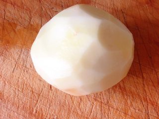 2、醋溜土豆丝,去皮