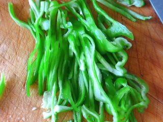 7、醋溜土豆丝,切丝备用