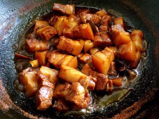 16、红烧肉,收浓汤汁即可。
