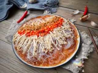 16、蒜蓉粉丝蒸金针菇——快手下饭就靠它,成品。