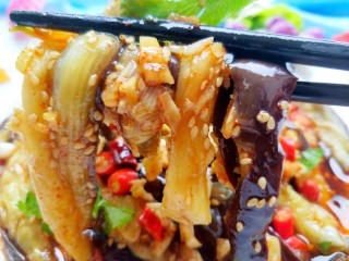 1、手撕茄子（内附万能凉拌汁做法）,美味诱人的图片来一张，特别好吃！